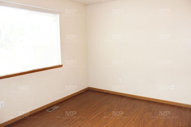 Building Photo - 520 S Howes St