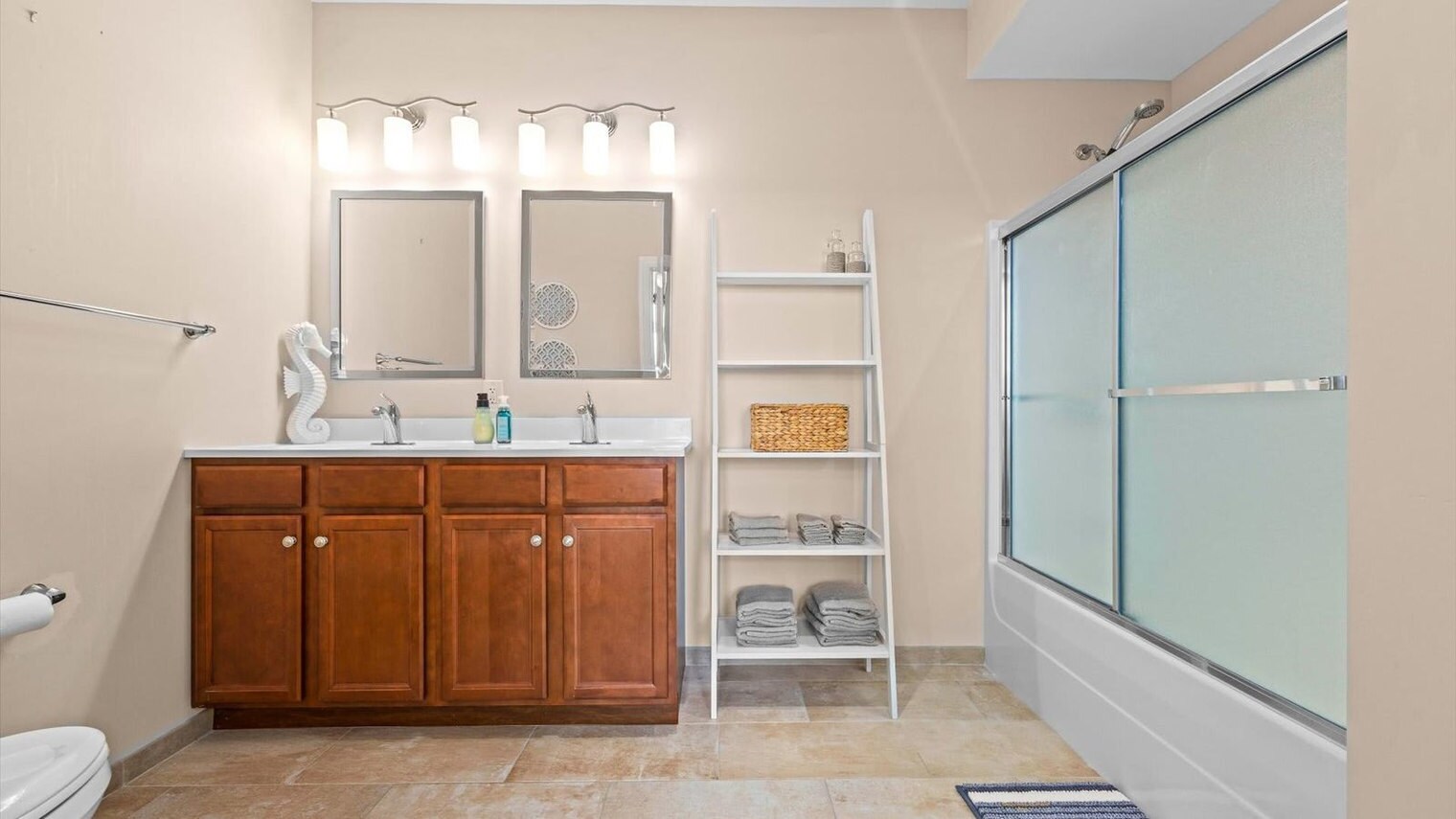 Building Photo - 810 Asbury Ave