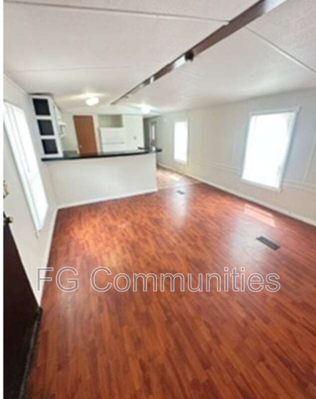 Building Photo - 17 Glimmer Dr