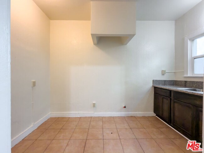 Building Photo - 504 S Rampart Blvd