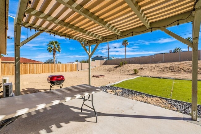 Building Photo - 29 Palms home in great neighborhood!