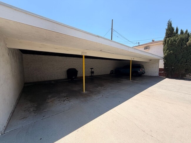 Building Photo - Completely Remodeled, Spacious 2 Bedroom Apartment For Rent w/ Parking!