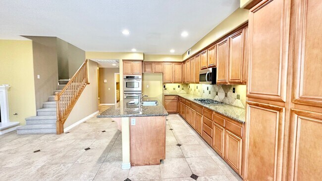Building Photo - Wonderful Executive Style Two-Story Home i...