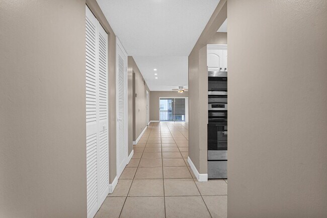 Building Photo - 3360 Spanish Moss Terrace