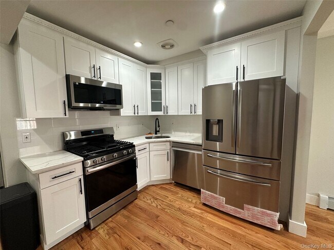 Building Photo - 238 Wyona St