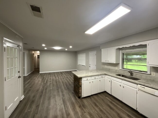 Building Photo - 5313 Wexford Dr