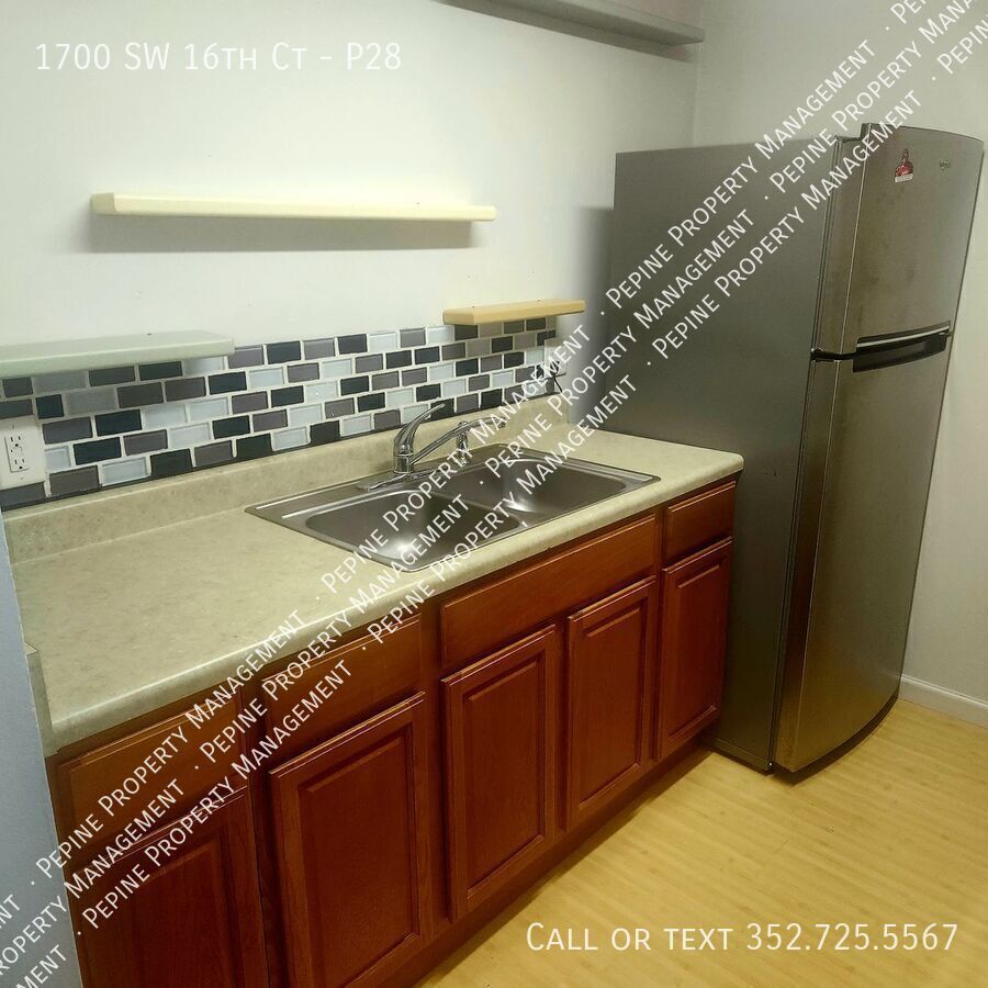 Building Photo - 1700 SW 16th Ct