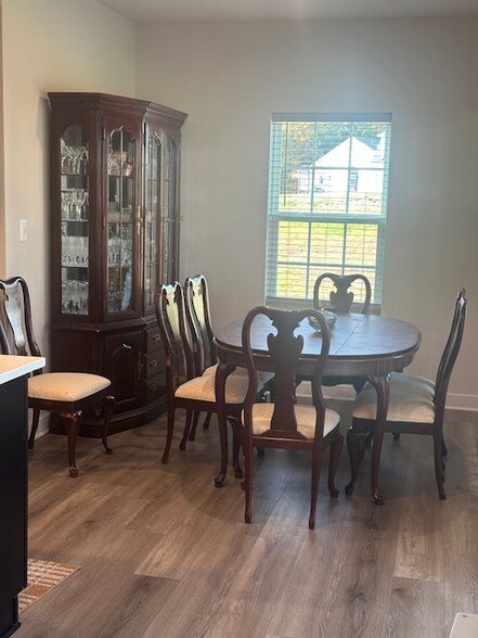 Building Photo - 807 Leni Wy