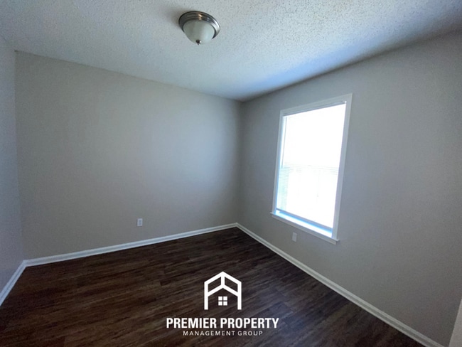 Building Photo - 3999 Hanna Dr