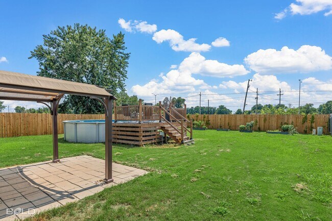 Building Photo - Check Out this 4 bed 2 bath