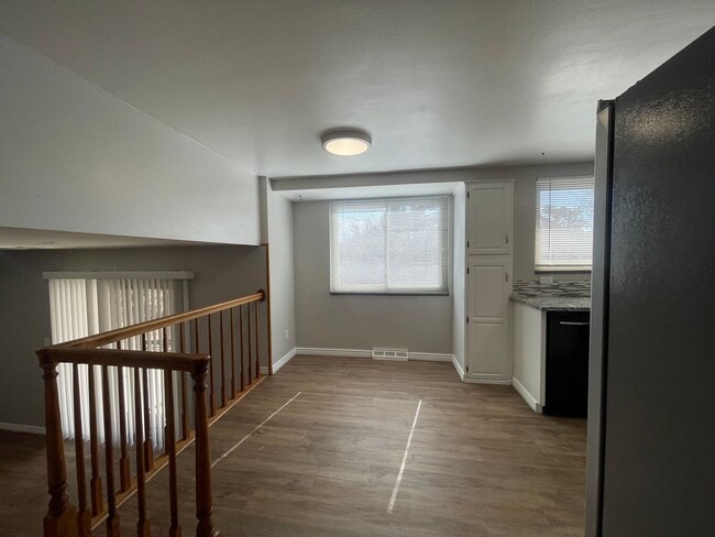 Building Photo - $0 DEPOSIT OPTION. TRI-LEVEL AURORA HOME WITH MODERN AMENITIES AND SPACIOUS INTERIORS