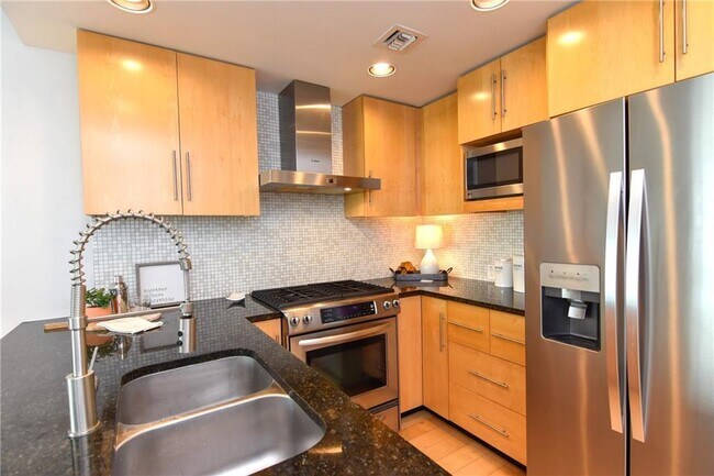 Building Photo - 300 Bowie St