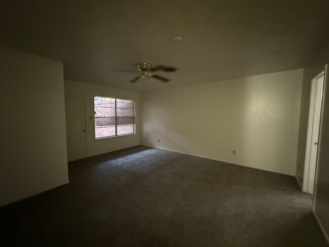 Building Photo - 2723-2723 Fair Palms Pl