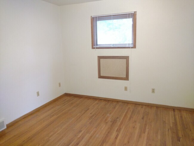 Building Photo - Now leasing for May 2026! Four Bed/Two Bath