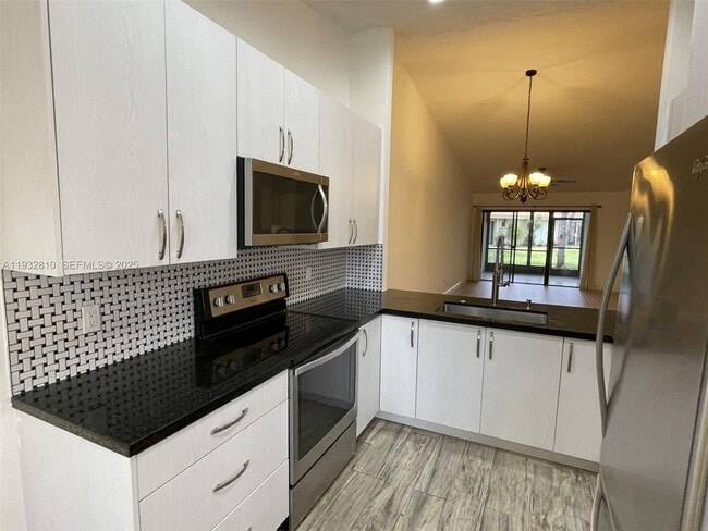 Building Photo - 16606 Greens Edge Cir