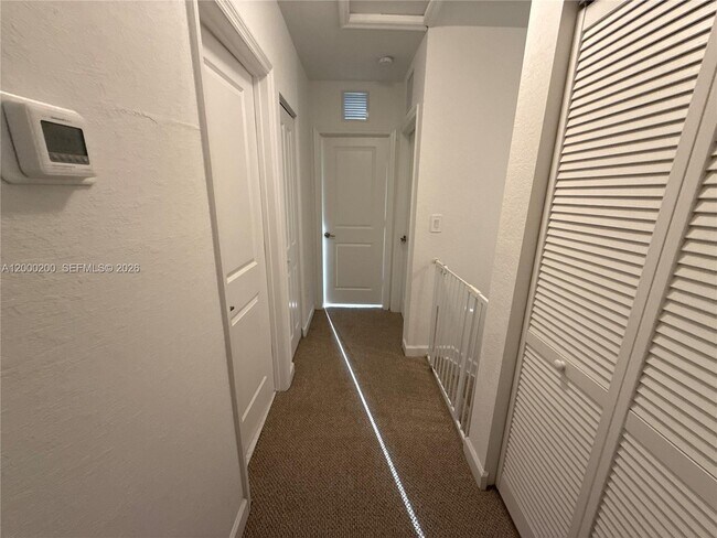 Building Photo - 412 NW 12th Pl