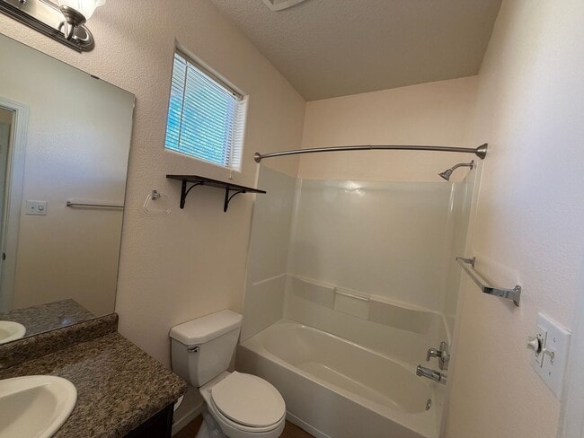 Building Photo - 2 Bedroom Single Story Town Home Available Near 98th St SW & Dennis Chavez Blvd SW!