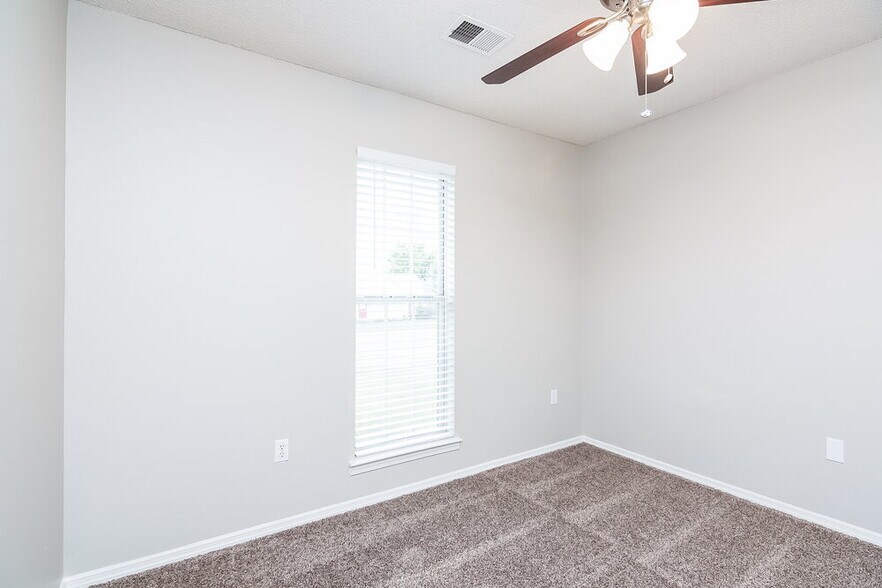 Building Photo - 10102 Williford Dr