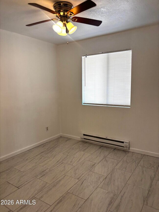 Building Photo - 2135 Hohokam Dr