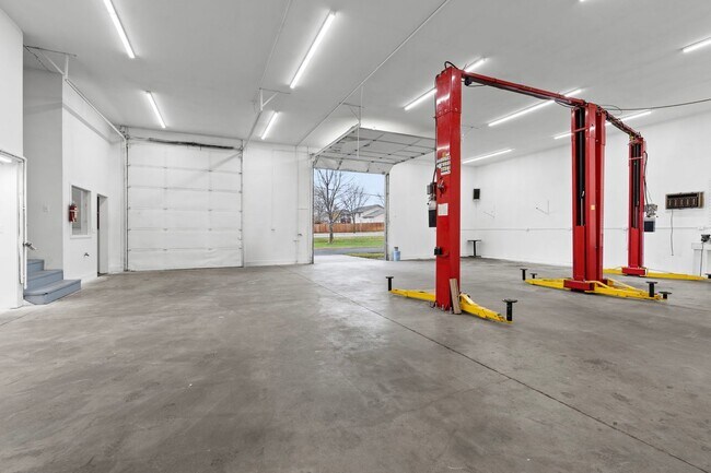 Building Photo - Stunning Home and Three Bay Shop Along Spo...