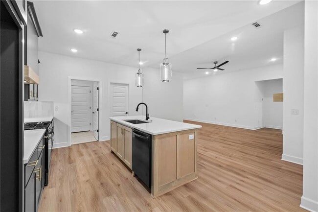 Building Photo - 4 Argyll Cir