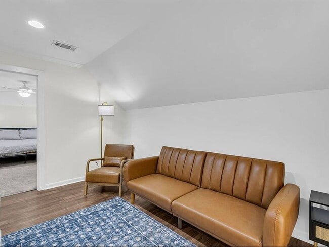 Building Photo - Fully Furnished 5-Bedroom Home Near MSU | En-Suite Baths + All Utilities Included