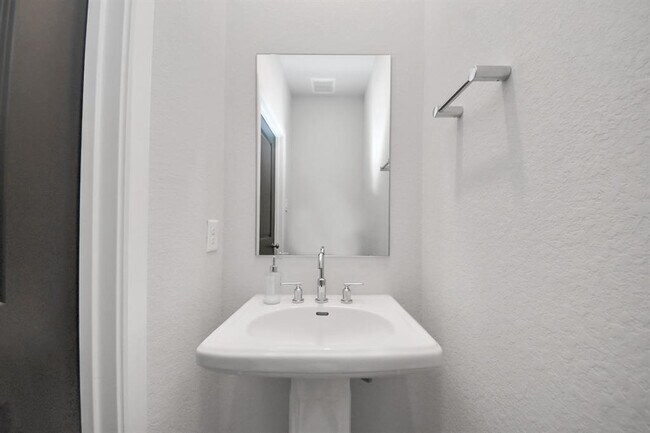 Building Photo - 21638 Laggan Clf Ln
