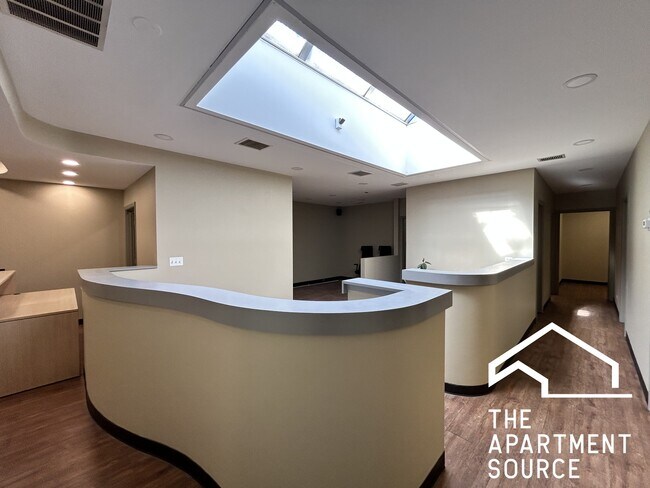 Building Photo - 4956 W Irving Park Rd