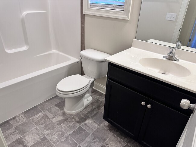 Building Photo - 413 Belhaven Ct