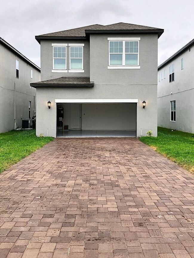 Building Photo - Beautiful 3/2.5 Newly Appointed Home with ...