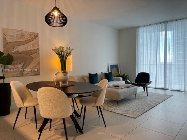 Building Photo - 1060 Brickell Ave