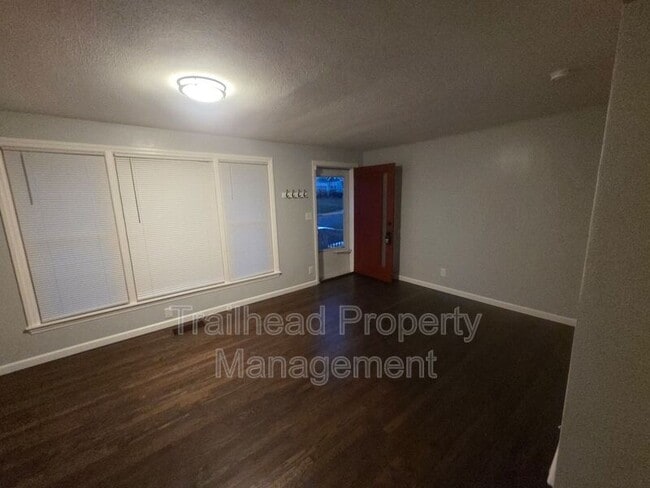 Building Photo - 618 NE 43rd St