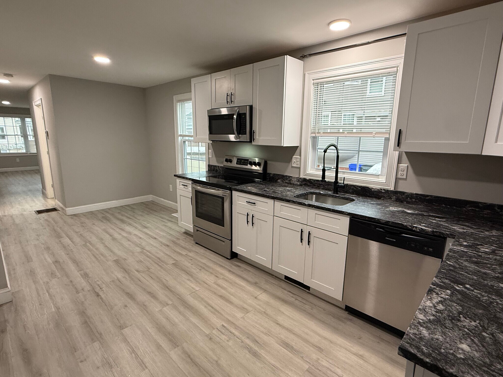 Building Photo - 25 Denison St