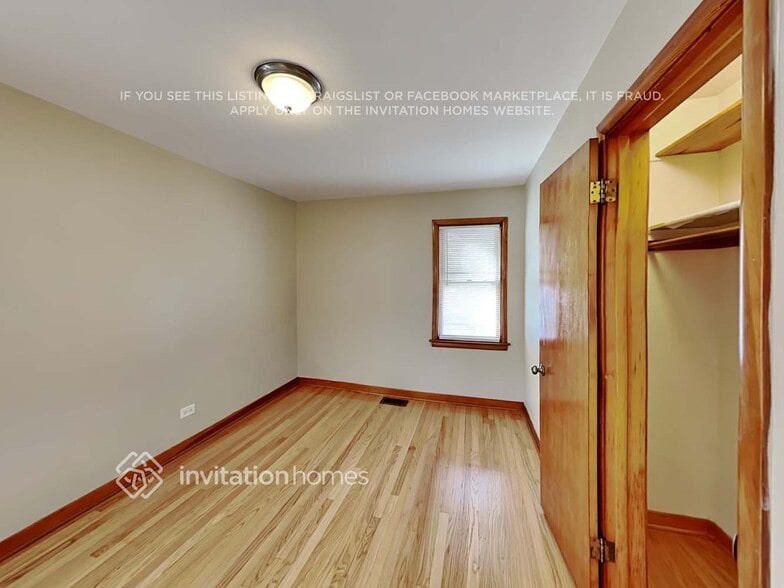 Building Photo - 8834 S Troy Ave