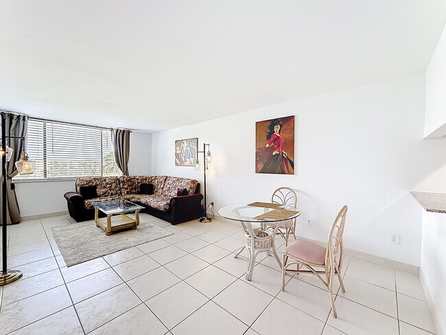 Building Photo - 755 Dotterel Rd