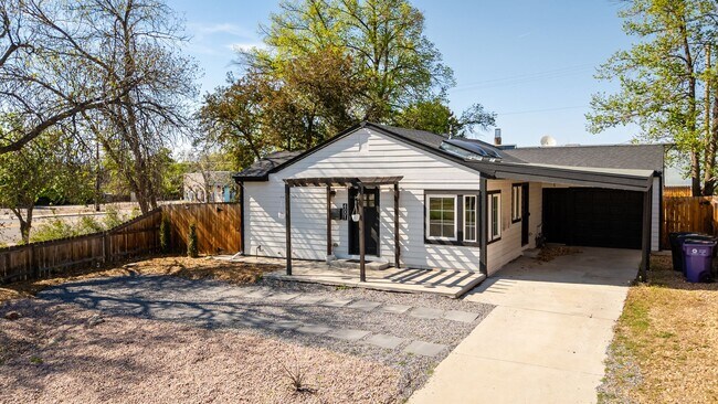 Building Photo - Great updated house in Southeast Denver near Cherry Hills!