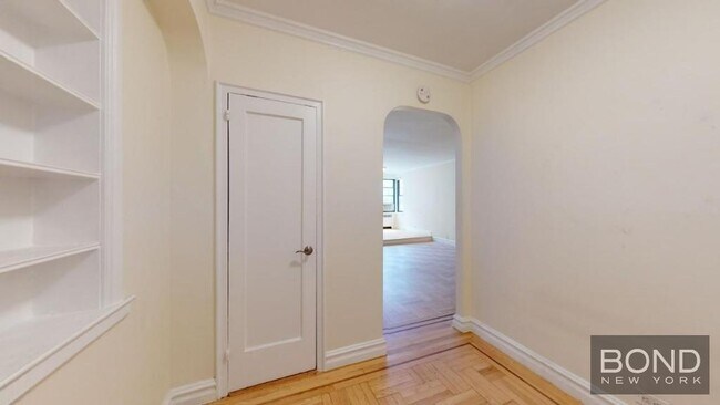 Primary Photo - 124 E 24th St
