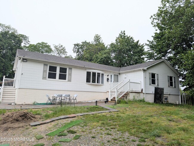 Building Photo - 1311 Logan Rd