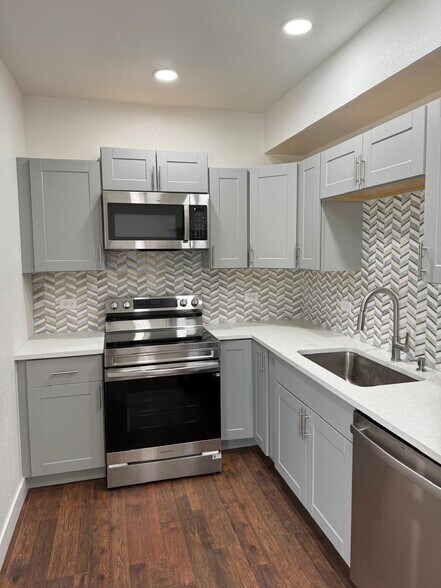 Building Photo - 24419 E Evans Dr