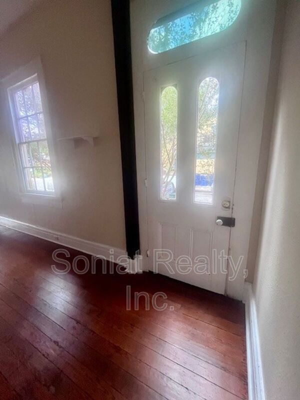 Building Photo - 2501 Burgundy St