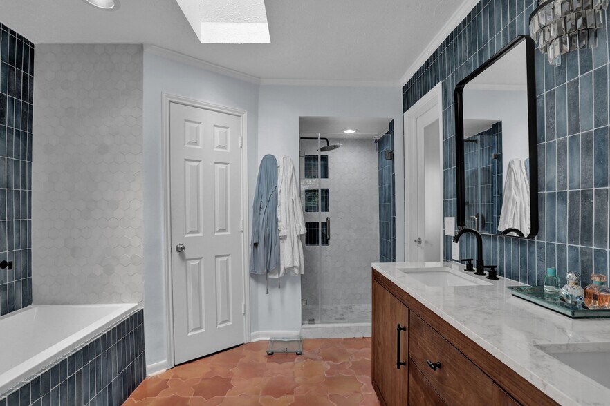 Building Photo - 6537 Patricia Ave