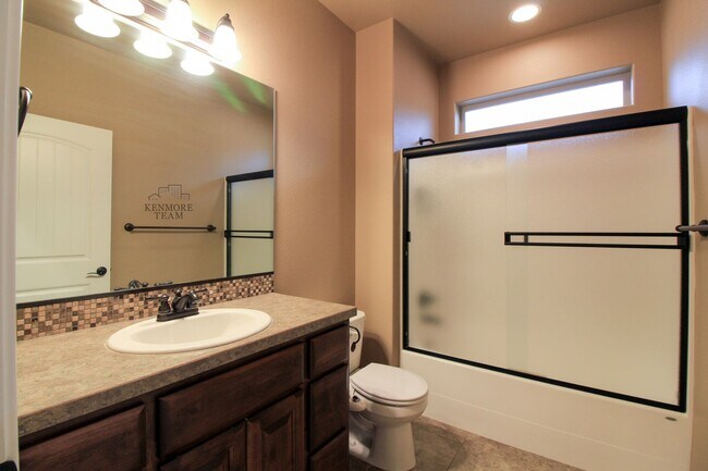 Building Photo - 3 Bedroom, 2.5 Bath Home + Office in South Richland