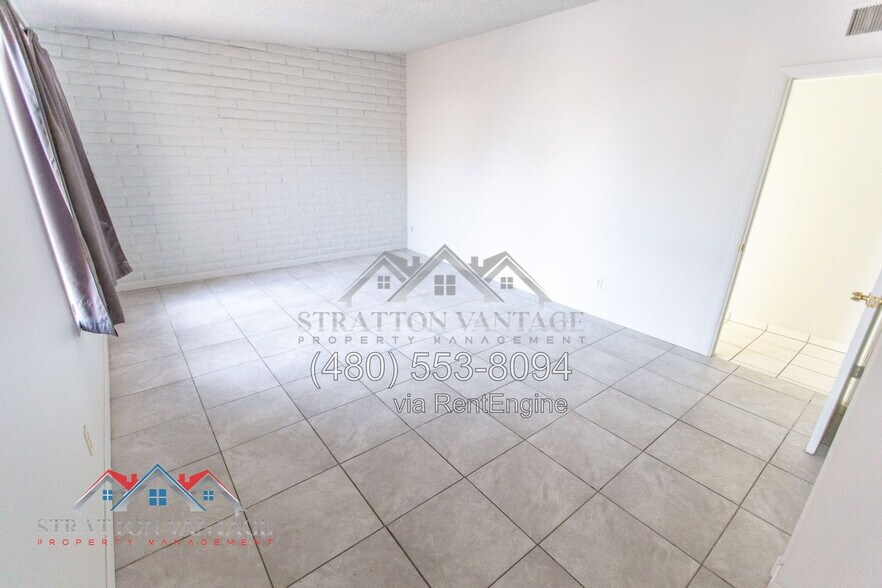 Building Photo - 1168 E Alameda Dr
