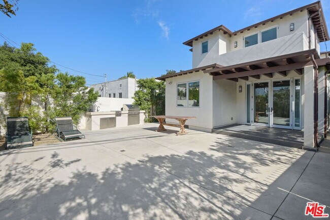 Building Photo - 1153 S Clark Dr