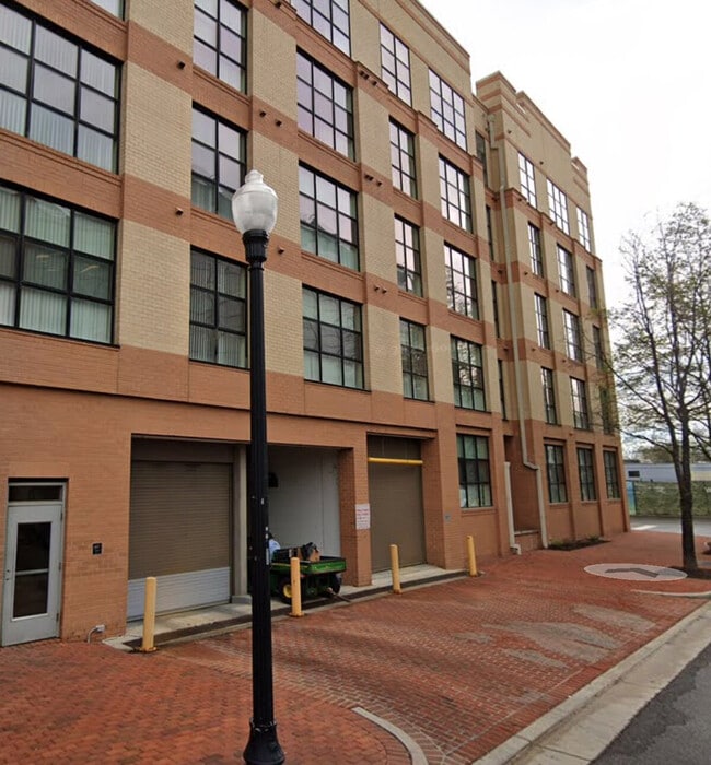 Building Photo - 615 S Columbus St