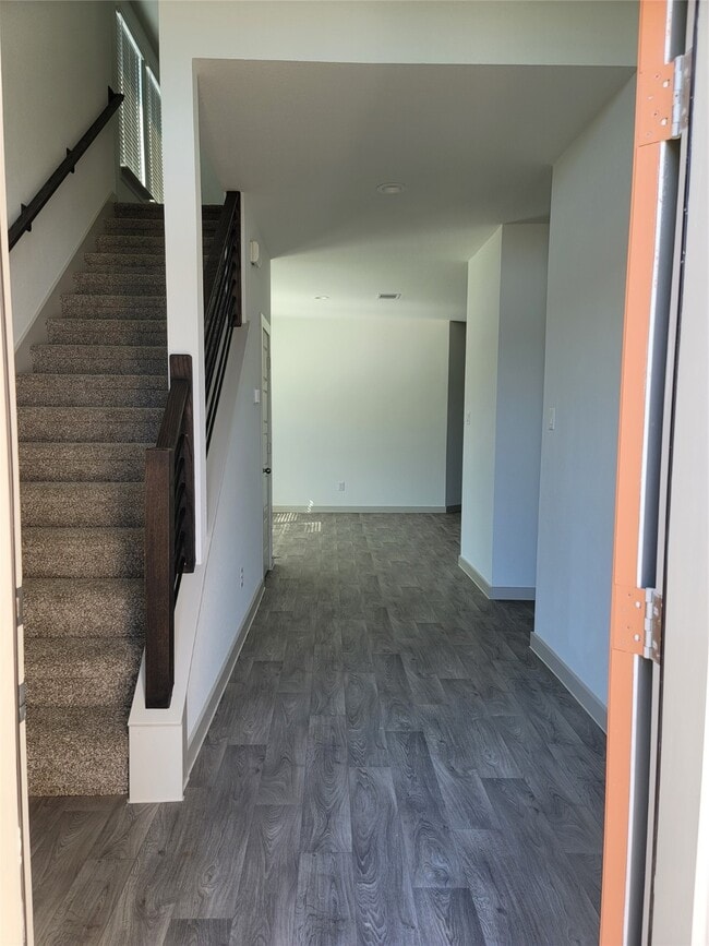 Building Photo - 3005 Fenchurch Elm Trl