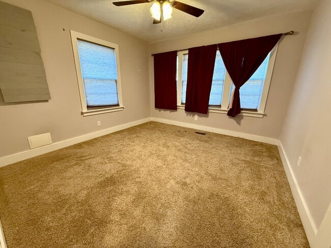 Building Photo - 602 W McKinney Ave