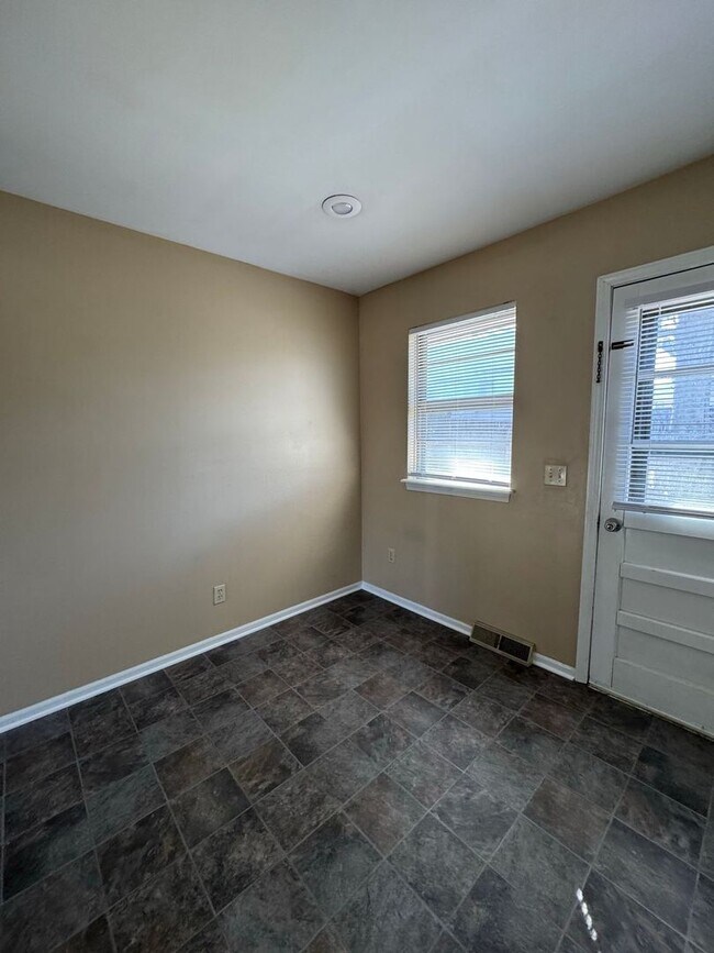 Building Photo - Comfort & Convenience in Shawnee – 3BR Duplex Coming Soon!