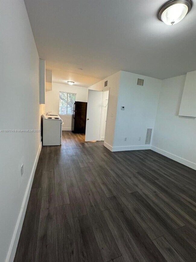 Building Photo - 680 NE 88th Terrace