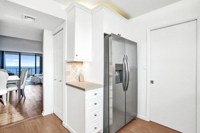 Building Photo - 300 Ocean Trail Way